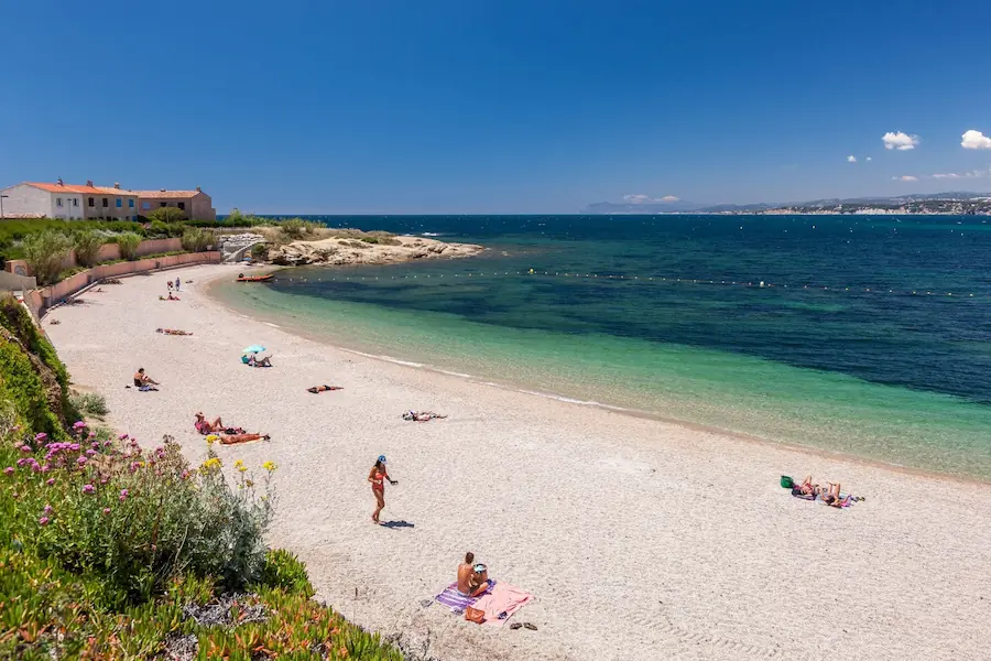 La plage du coudu à six fours