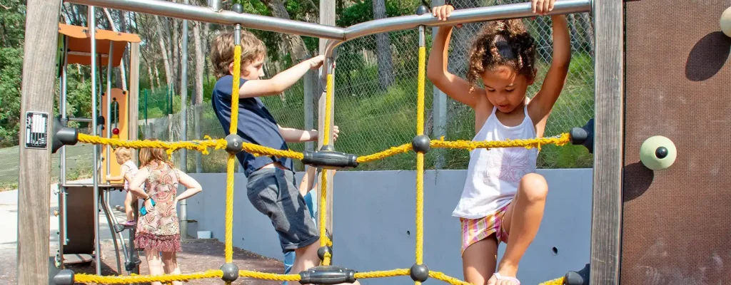 Aire de jeux au camping familial dans le var